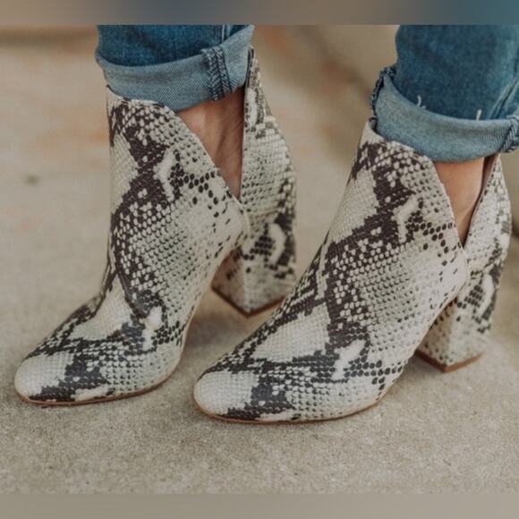 Steve Madden Shoes - Steve Madden Rookie Snake Print Faux Leather Booties Natural Size 7M